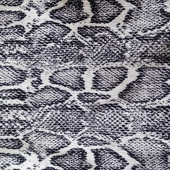 Women with Control Snake Print Pant - L - Picture 4 of 4